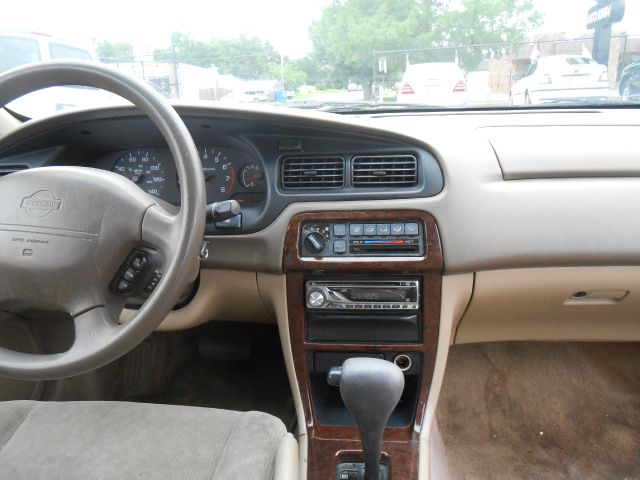 Nissan Altima 2000 photo 2