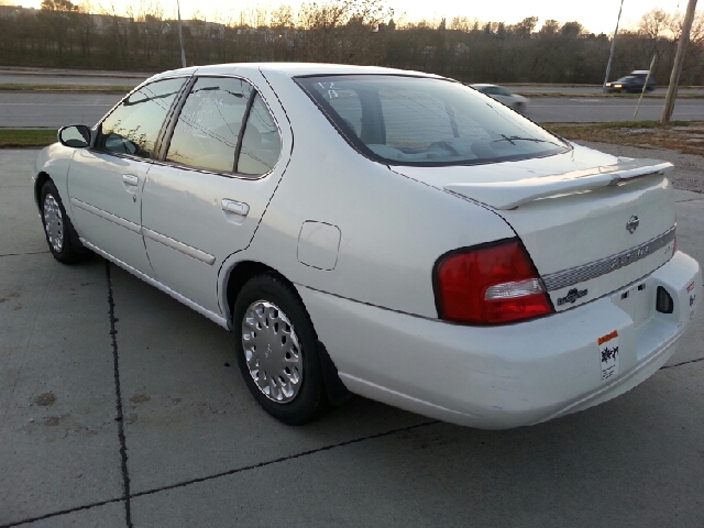 Nissan Altima 2000 photo 1