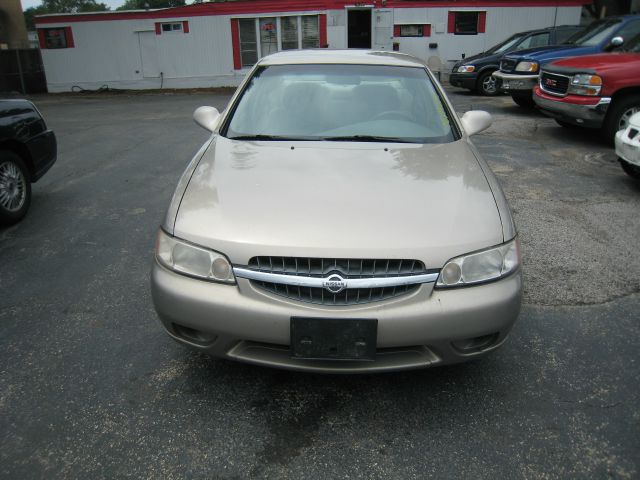 Nissan Altima 2000 photo 4