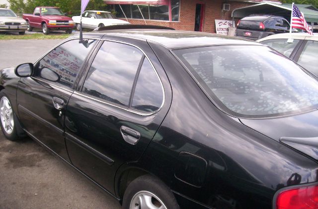 Nissan Altima 2000 photo 5