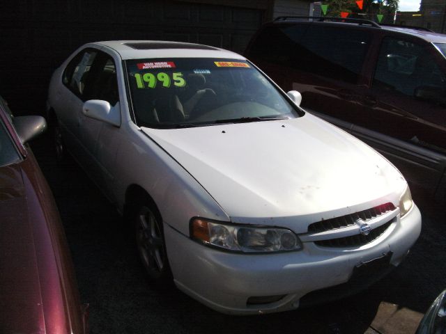 Nissan Altima 2000 photo 4