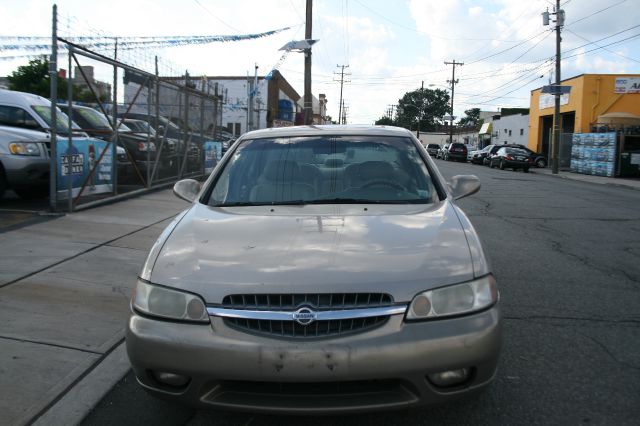 Nissan Altima 3.0 Quattro Sedan