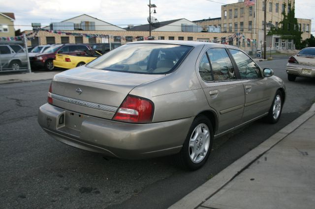 Nissan Altima 2000 photo 2