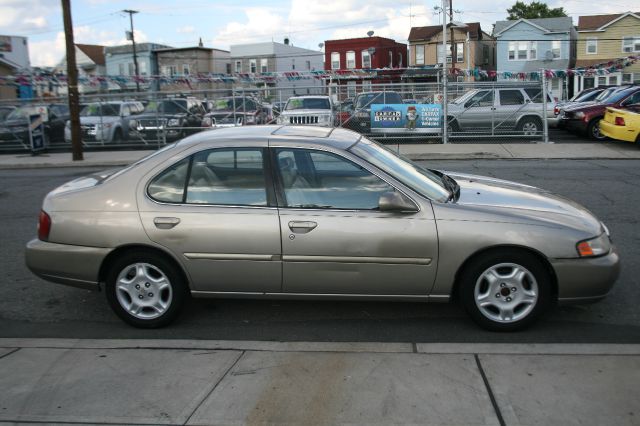 Nissan Altima 2000 photo 3