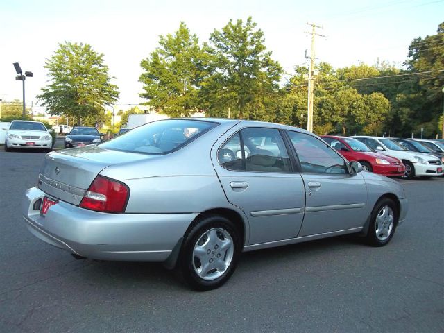 Nissan Altima 2000 photo 1