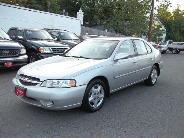 Nissan Altima 2000 photo 2