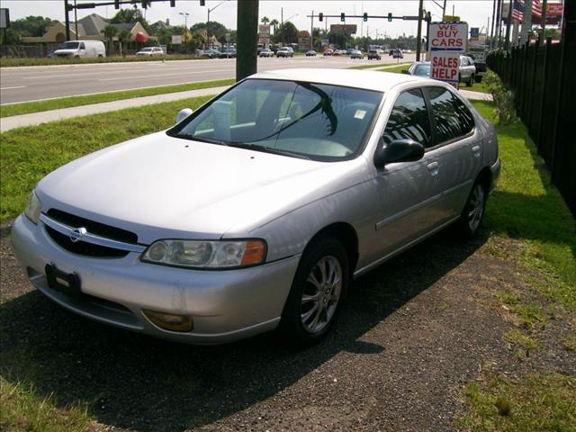 Nissan Altima 2000 photo 1