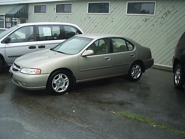 Nissan Altima 3.0 Quattro Sedan