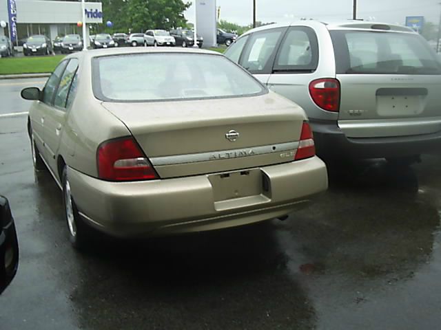 Nissan Altima 2000 photo 4