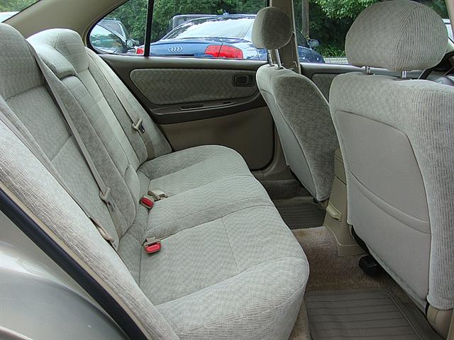 Nissan Altima 2000 photo 2