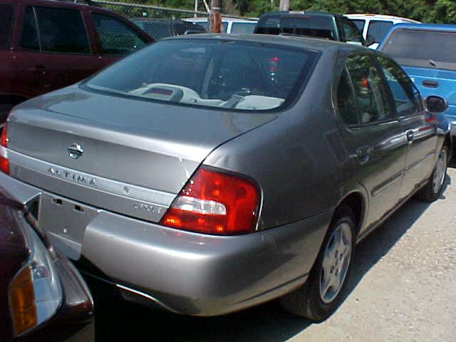 Nissan Altima 2000 photo 1