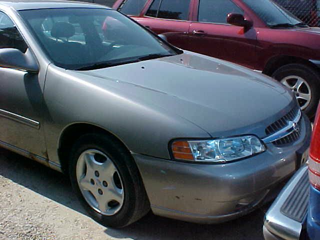 Nissan Altima 2000 photo 2