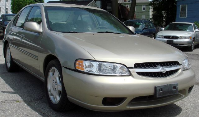 Nissan Altima 2000 photo 2