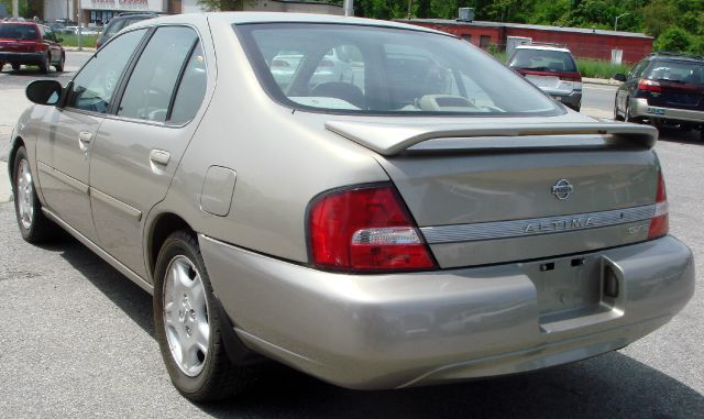 Nissan Altima 2000 photo 8