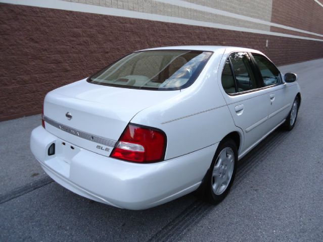 Nissan Altima 2000 photo 3