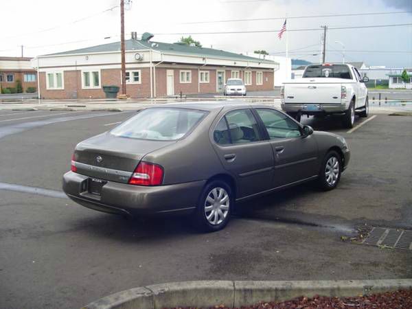 Nissan Altima 2000 photo 3