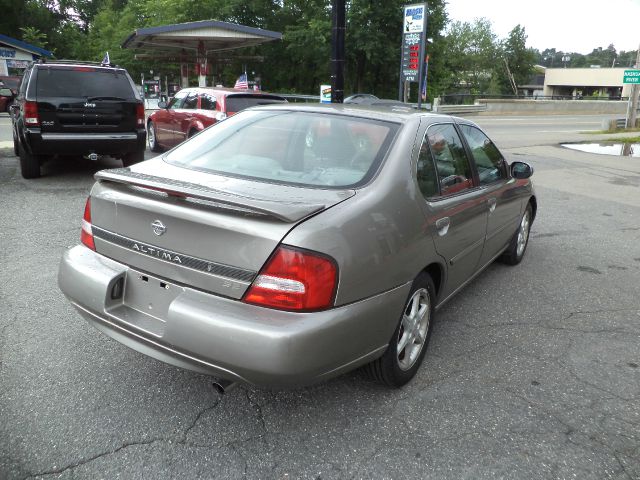 Nissan Altima 2000 photo 3