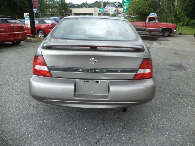 Nissan Altima 2000 photo 4