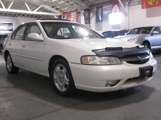 Nissan Altima 3.0 Quattro Sedan