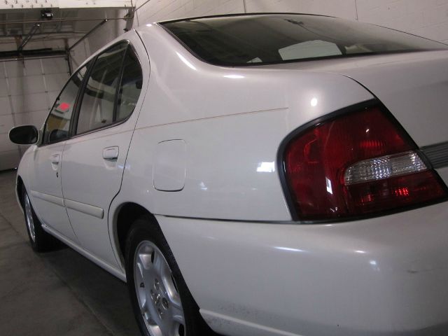 Nissan Altima 2000 photo 17