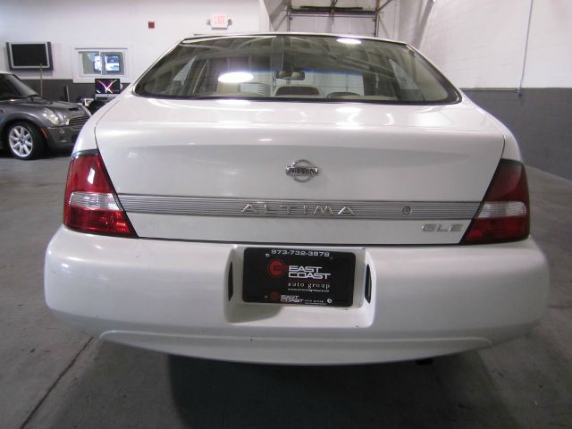 Nissan Altima 2000 photo 24