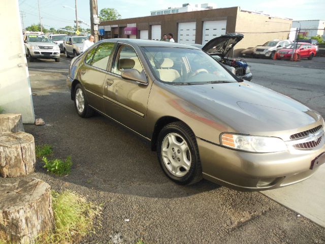 Nissan Altima 2000 photo 14