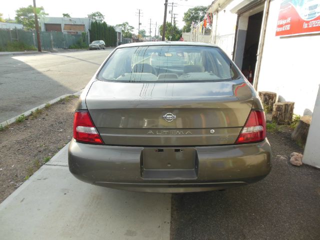 Nissan Altima 2000 photo 17