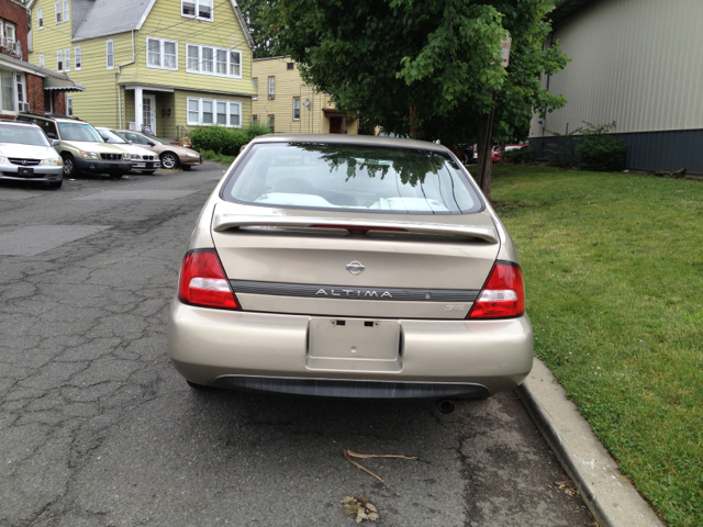 Nissan Altima 2000 photo 1