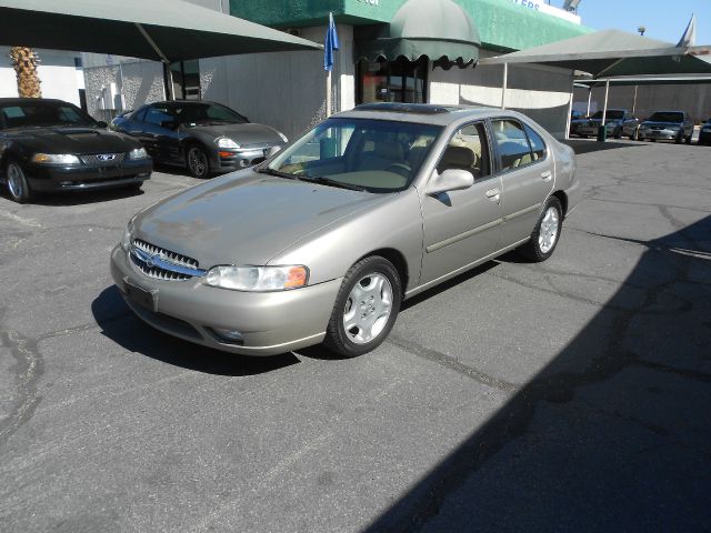 Nissan Altima 2000 photo 1