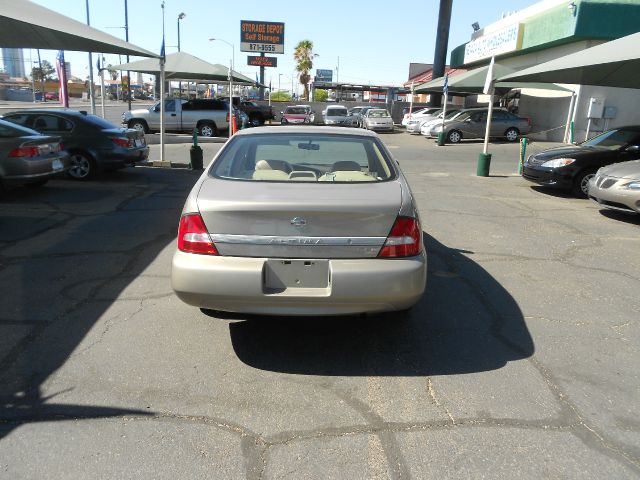 Nissan Altima 2000 photo 2