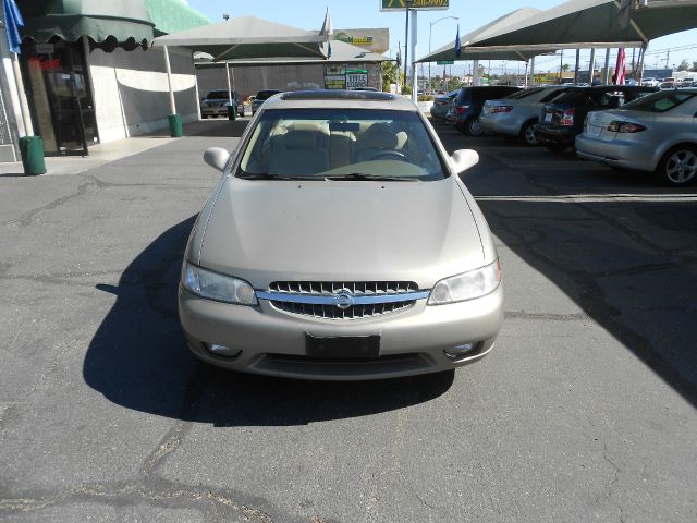 Nissan Altima 2000 photo 3