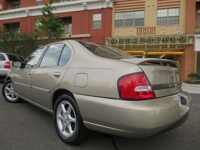 Nissan Altima 2000 photo 2