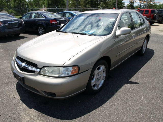 Nissan Altima 2000 photo 2