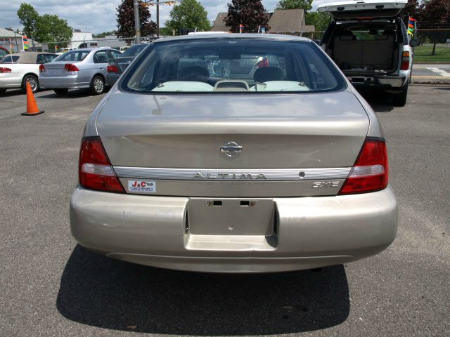 Nissan Altima 2000 photo 4