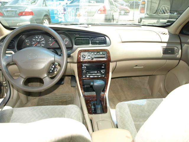 Nissan Altima 2000 photo 8