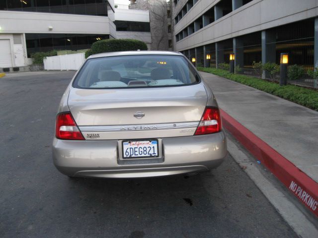 Nissan Altima 2000 photo 1