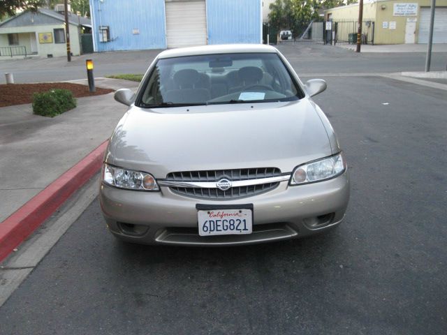 Nissan Altima 2000 photo 4