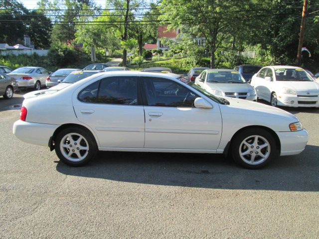 Nissan Altima 2000 photo 3