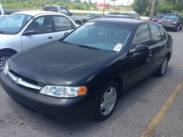 Nissan Altima 2000 photo 2