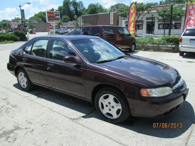 Nissan Altima SE Sedan