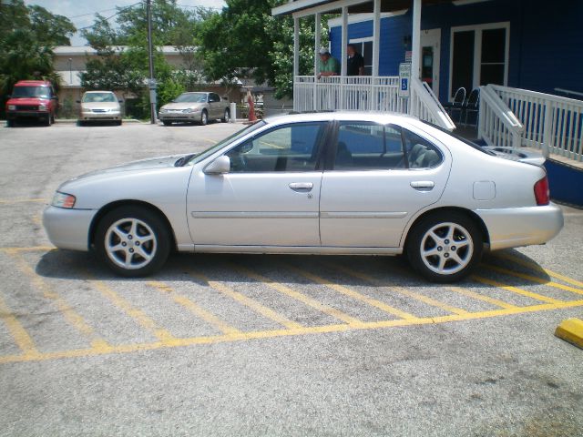 Nissan Altima 2000 photo 17