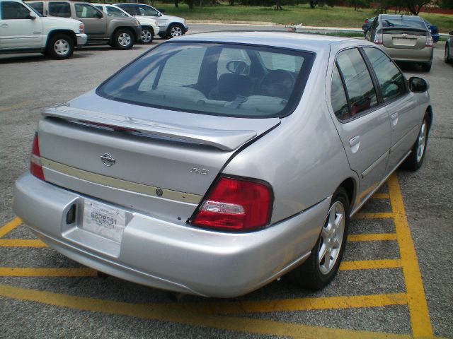 Nissan Altima 2000 photo 3