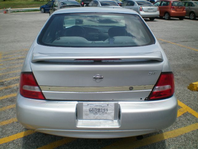 Nissan Altima 2000 photo 5