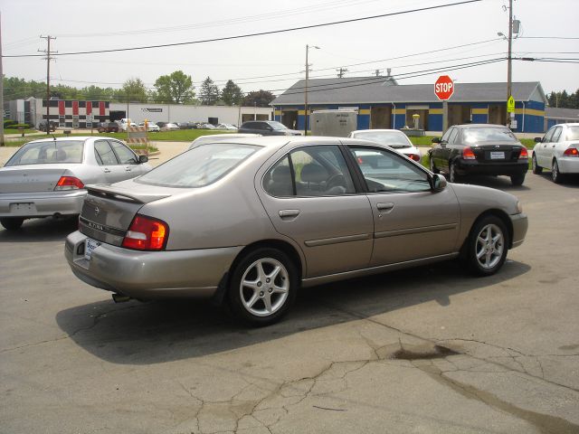 Nissan Altima 2000 photo 2