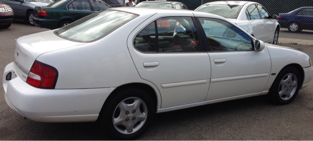 Nissan Altima 2001 photo 1