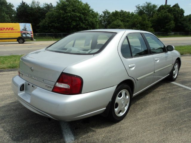 Nissan Altima 2001 photo 1