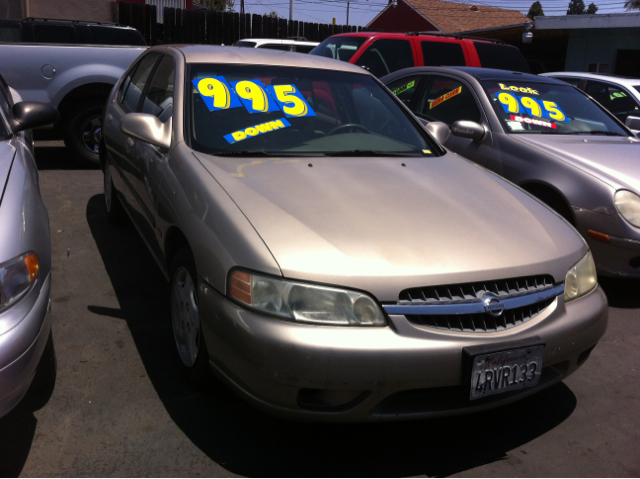 Nissan Altima 2001 photo 1