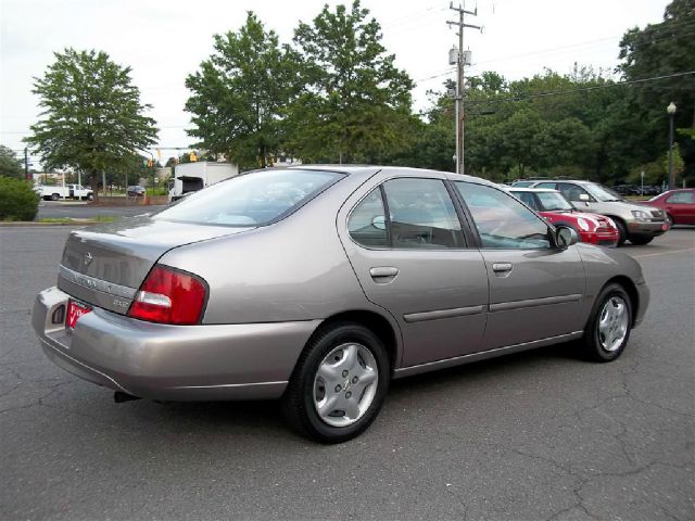 Nissan Altima 2001 photo 1