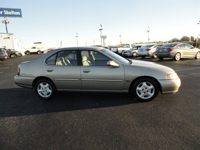 Nissan Altima 2001 photo 2