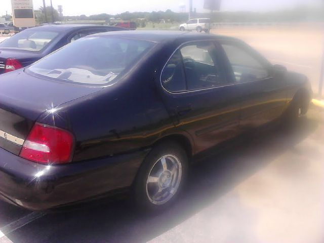 Nissan Altima 2001 photo 1